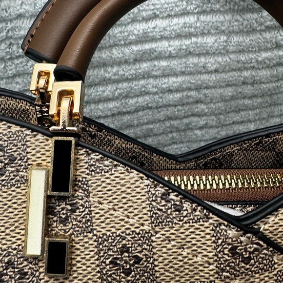 Checkered Tote Crossbody Bag w/ Gold Heart Tassel Charm Purse, New - Picture 7 of 16